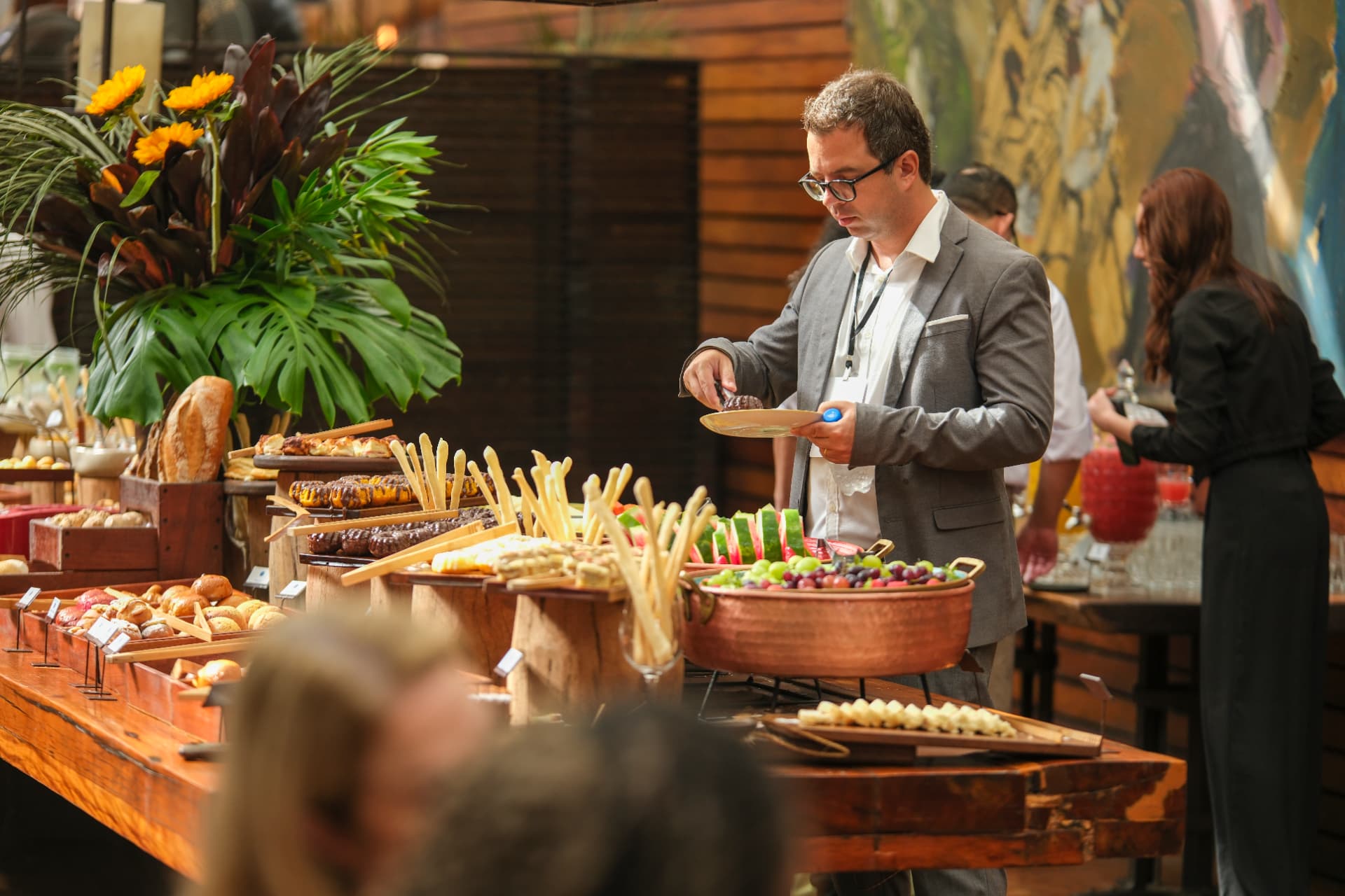 Mesa de alta gastronomia em uma edição do Insights Brunch da Workhub