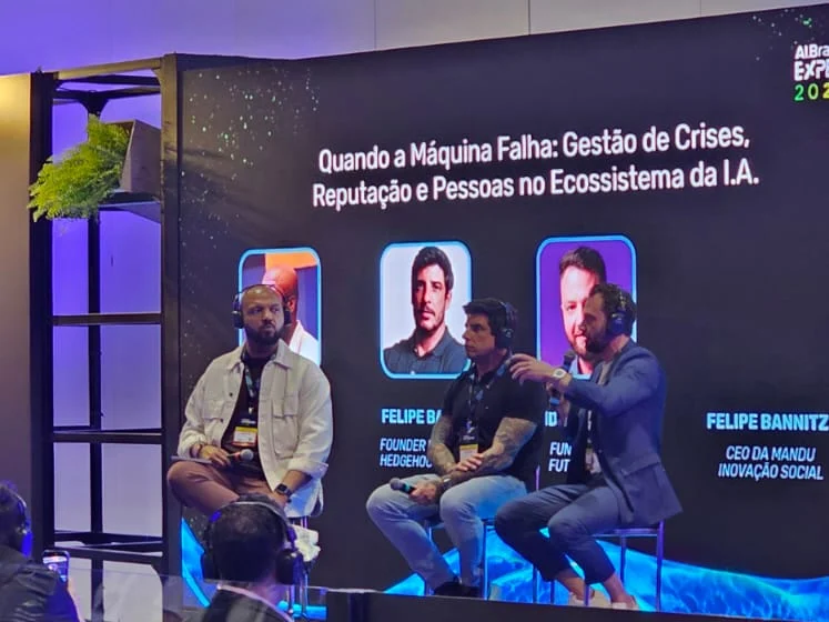 Painel Quando a máquina falha no AI Experience Brasil 2026